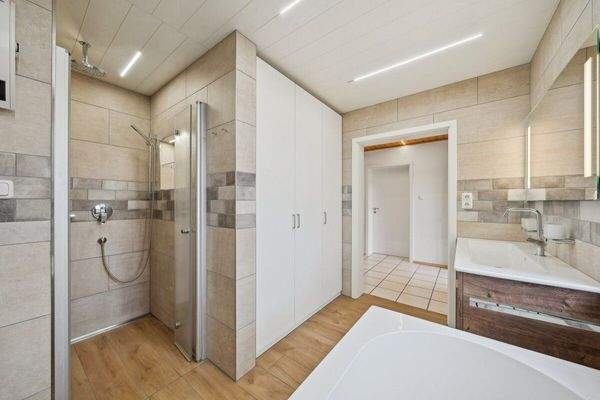 Badezimmer (Whg. im EG)