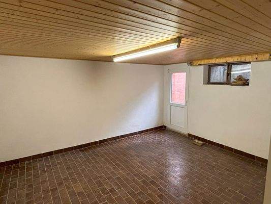 06 Kellerraum mit Zugang vom Wohnhof.jpg