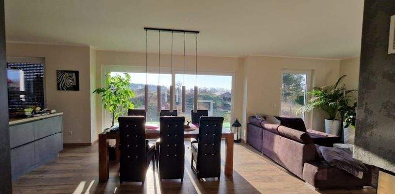 Essbereich mit Blick ins Grüne -2-.jpg