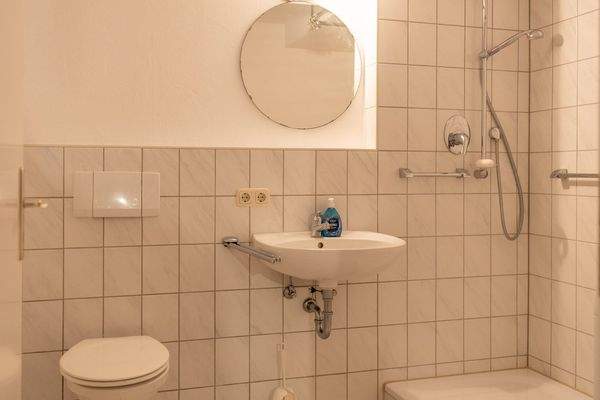 Licht, Holz & Wohngenuss – Charme pur auf drei Etagen mit Schwedenofen und stilvoller Wendeltreppe