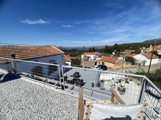 Wunderschön Renovierte Villa mit Meer- und Bergblick zum Verkauf in Xirosterni