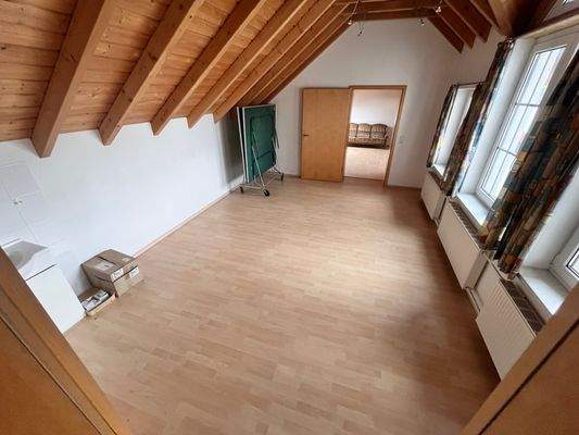 Hobbyraum / Büro über den Garagen 