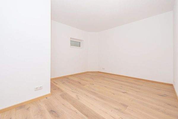 Büro/Ankleide/Sauna-Möglichkeit