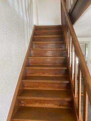 19 Treppe EG - OG.JPG