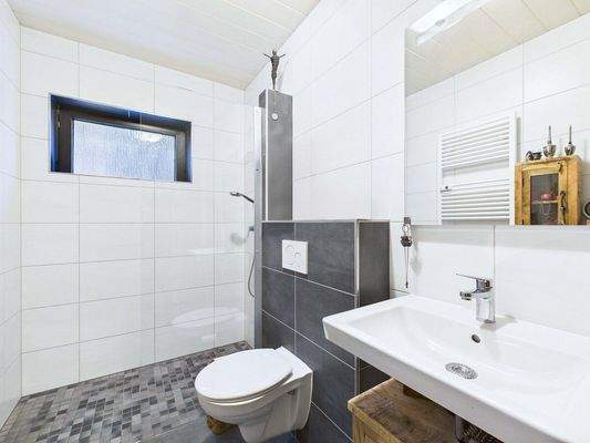 Vielseitiges Zweifamilienhaus in Dillingen, Pachtener Heide