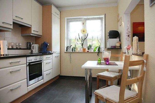 Küche mit Durchreiche