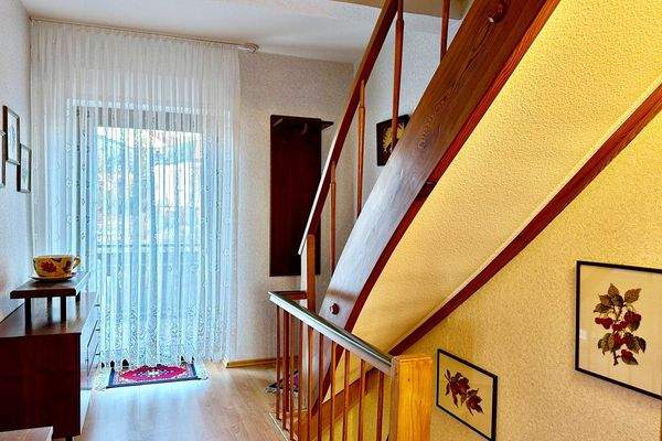 Flur OG mit Zugang zum Balkon