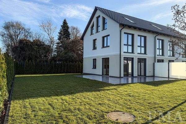 Reihenendhaus mit großer Terrasse