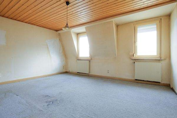 10 - 2. OG li Wohnzimmer.jpg