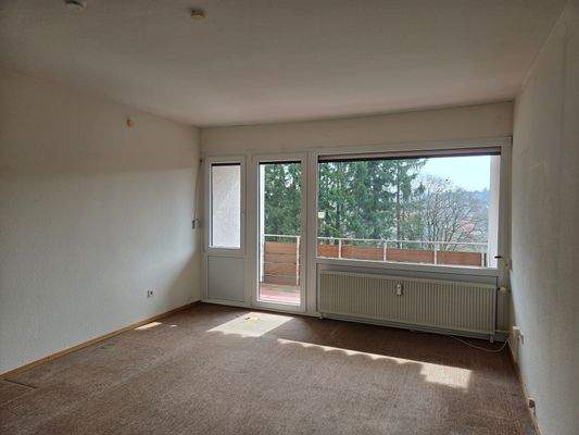 Wohnzimmer mit Balkon