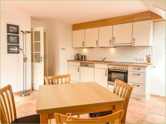 Küche mit Essbereich