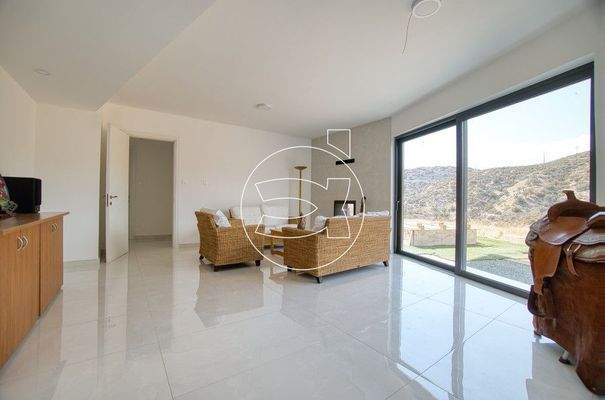 628569-detached-villa-for-sale-in-agios-tychonas_full.jpg