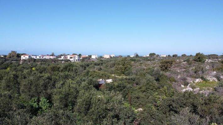 Kreta, Kampani: Ruhiges Grundstück in Akrotiri mit Bergblick zu verkaufen