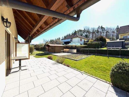 Terrasse mit Garten EG