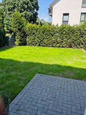 3. Gartenfläche hinter dem Haus.jpg