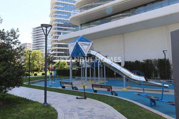 Seafront Flats in a Complex with Pool in Zeytinburnu Istanbul