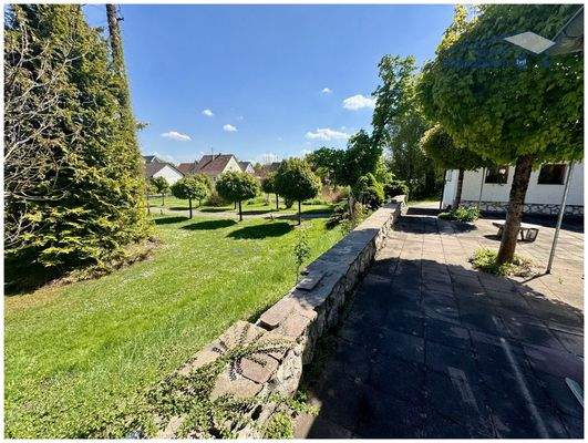 Traumhafter Blick in den Garten