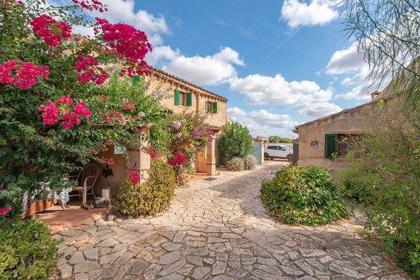 Charmantes Fincaanwesen mit Gästehäusern und Tennisplatz bei Campos