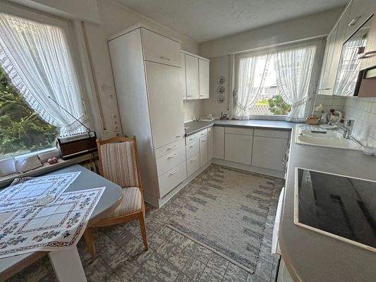 Küche mit EBK im EG