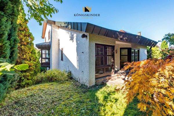 zur eigenen Terrasse und zum Vorgarten