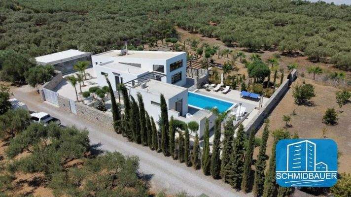Kreta, Petrokefali: Villa mit Pool und großem Garten zu verkaufen