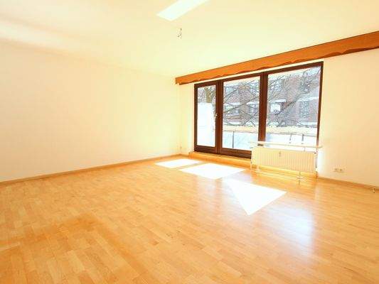 Lichtdurchflutetes Wohnzimmer