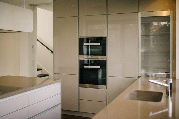 voll ausgestattete Einbauküche