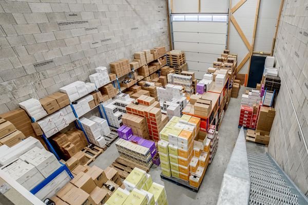 Unternehmereinheit-Lager-mit-büro-mieten-Storage24.-