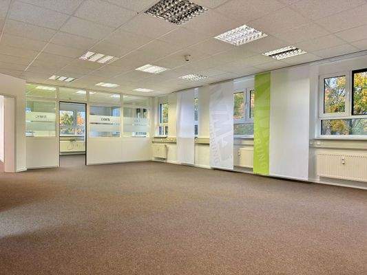 großer heller Hauptraum