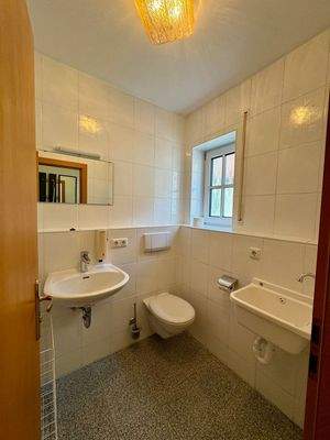 16 Gäste WC Wohnung 2