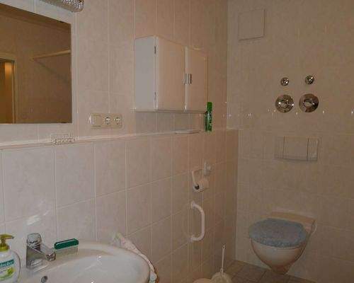 großzügiges Badezimmer..