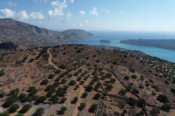 Kreta, Schisma Eloundas: Exklusives Grundstück mit Meerblick und Baugenehmigung zu verkaufen