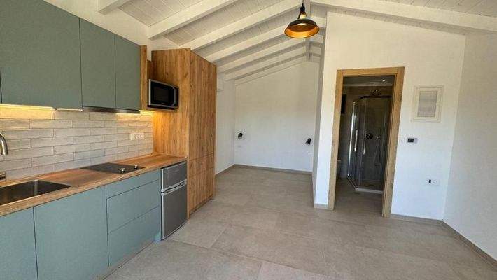 Kreta, Kournas: Malerisches Steinhaus mit bezauberndem See- und Meerblick zu verkaufen