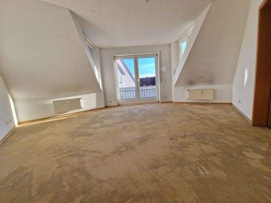 großzügiges Wohnzimmer