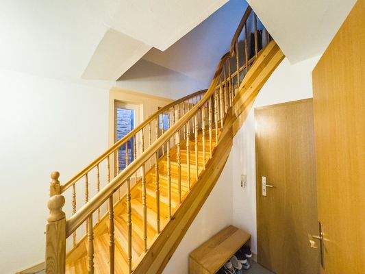 Der Aufgang zur Wohnung im 2. OG