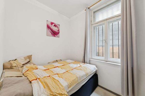 Zimmer (als begehbarer Kleiderschrank nutzbar)