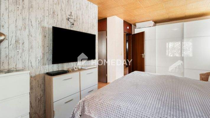 1. OG Schlafzimmer 1 2