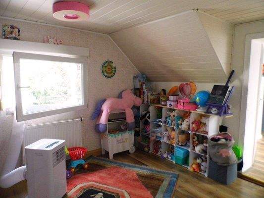 Foto EFH Euskirchen OG. Kinderzimmer.jpg