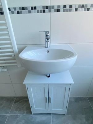 Waschbecken mit Unterschrank