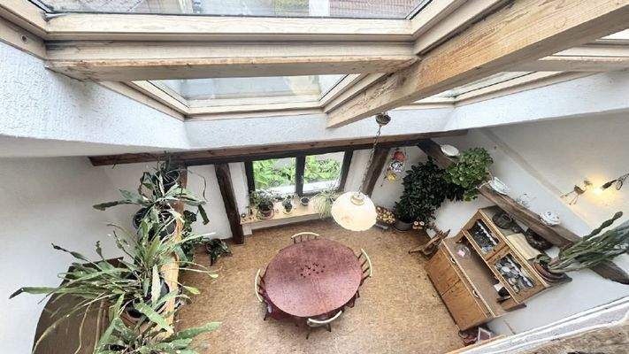 Blick von der Galerie auf Sommeresszimmer