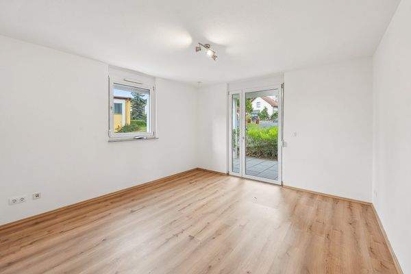 Kinder-/Arbeitszimmer mit Zugang zur 2. Terrasse