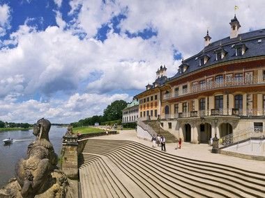 Schloss-Park-Pillnitz-Wasserpalais-Freitreppe.jpg