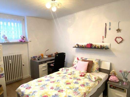 Kinderzimmer o. Arbeitszimmer