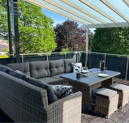 überdachte, beleuchtbare Dachterrasse