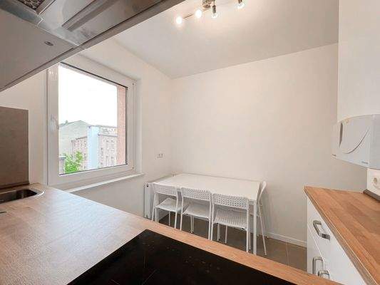 Moderne helle Küche