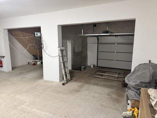 Hobbybereich / PKw Stellplatz / Werkstatt B.2