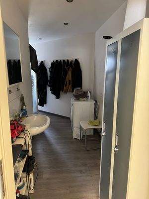 Waschraum mit Dusche Halle 