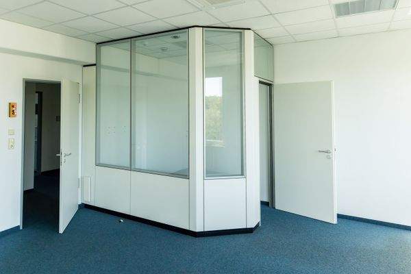 3. OG links Telefonzelle