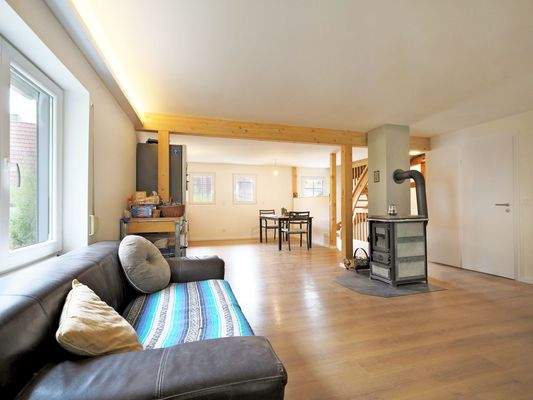 Offener Wohnraum mit Blick zur Küche