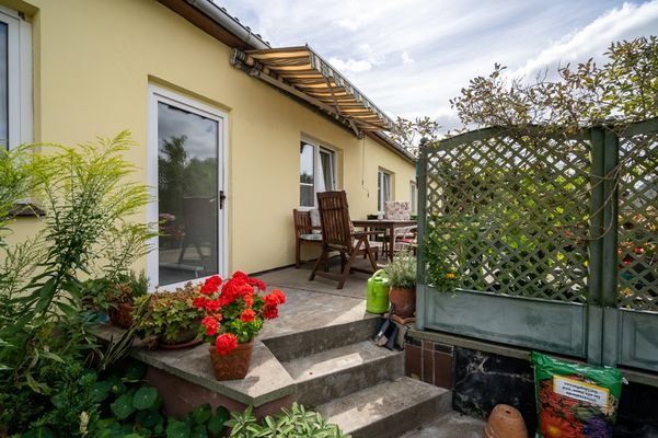 3498-Treppen zur Terrasse-Einheit rechts